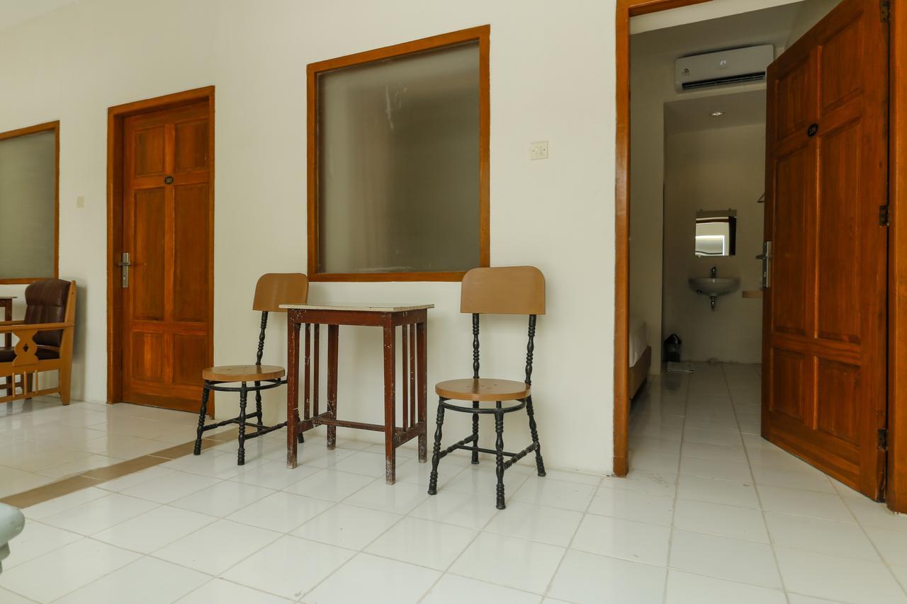 Reddoorz Plus @ Slamet Riyadi Solo Exteriör bild