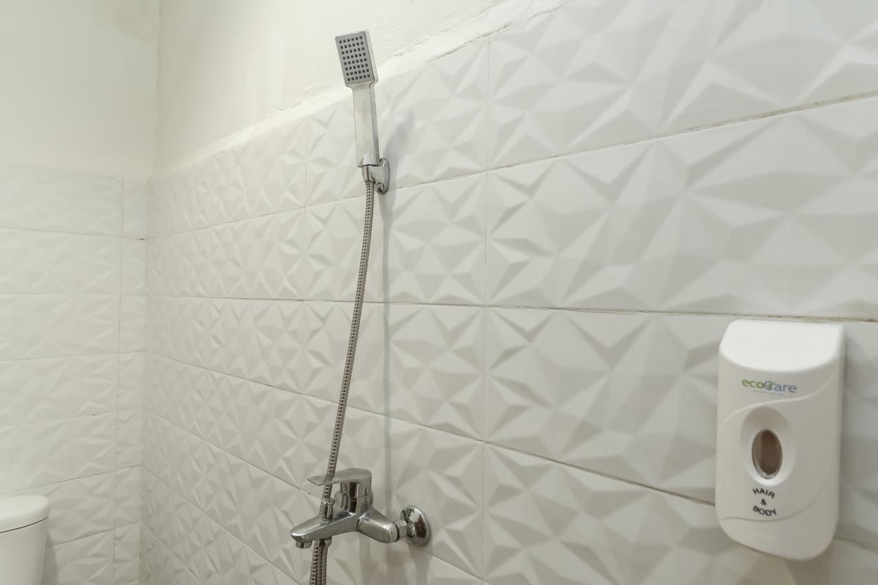 Reddoorz Plus @ Slamet Riyadi Solo Exteriör bild