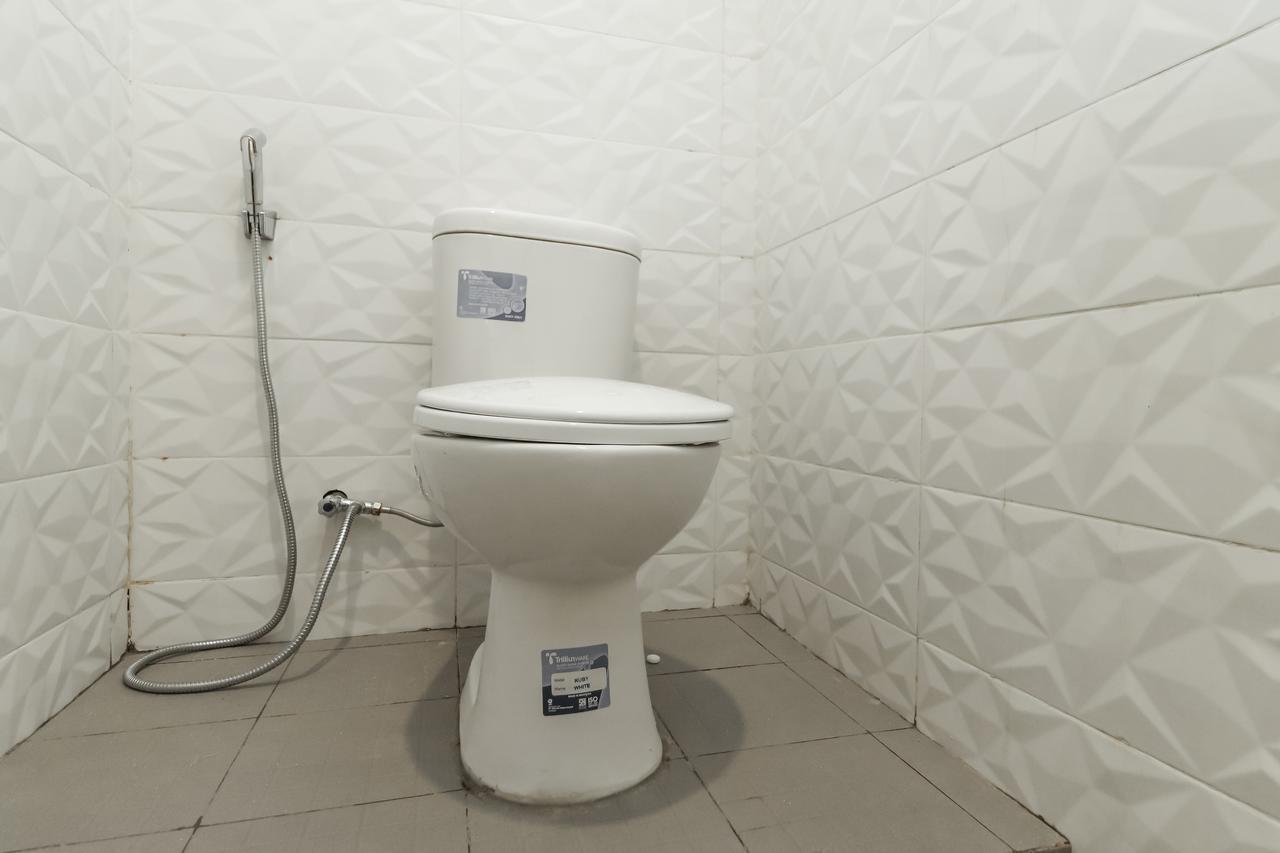 Reddoorz Plus @ Slamet Riyadi Solo Exteriör bild