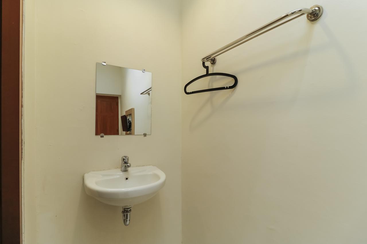 Reddoorz Plus @ Slamet Riyadi Solo Exteriör bild